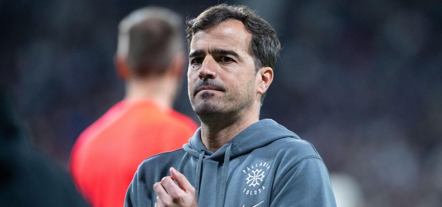 Leverkusen Trainer Carles Martínez