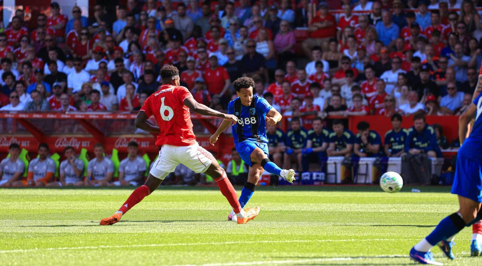 Tyler Adams taking a shot from outside the box.